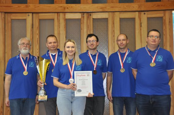 Zdjęcie przedstawiające zawodników Warcabowego Klubu Sportowego Admirał PC-BEST Szczecin